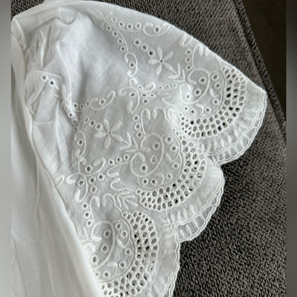 White T-shirt with detail on the sleeves - Picture 2 of 2